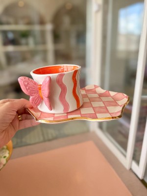 Caneca Borboleta Encanto Rosa em Cerâmica