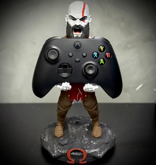 Suporte Premium Para Controle de Playstation e Xbox Kratos de luxo pintado a mão Pronta Entrega com chaveiro de brinde