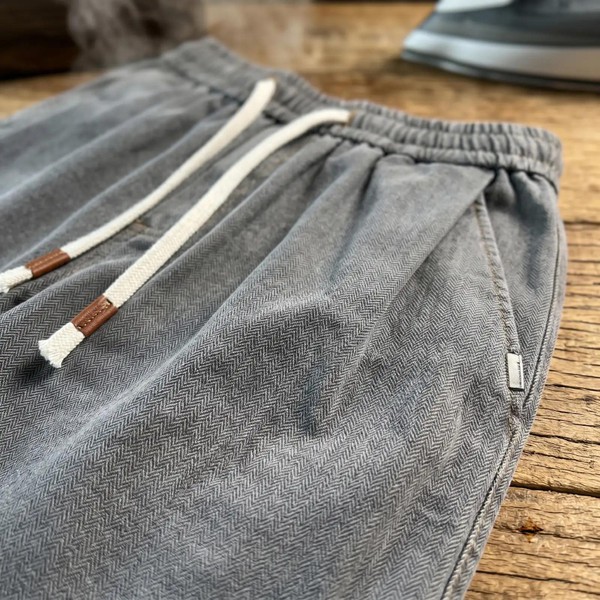 [Leve 4, Pague Só 2!] Bermuda Vulcan Masculina em Algodão Texturizado e Blend de Ajuste Relaxado com Padrão Espinha de Peixe e Cós Ajustável