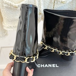 Bota de Cano Curto Chanel