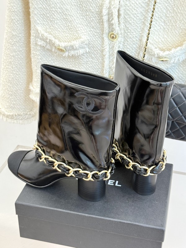 Bota de Cano Curto Chanel