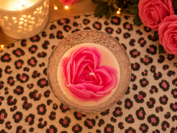 Vela Perfumada no Vidro Grande com Rosa em Formato de Coração 