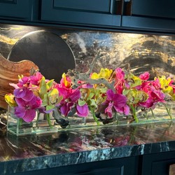 Vaso de Vidro Casa Moderna com Vandas Rosa e Cymbidiums Verdes
