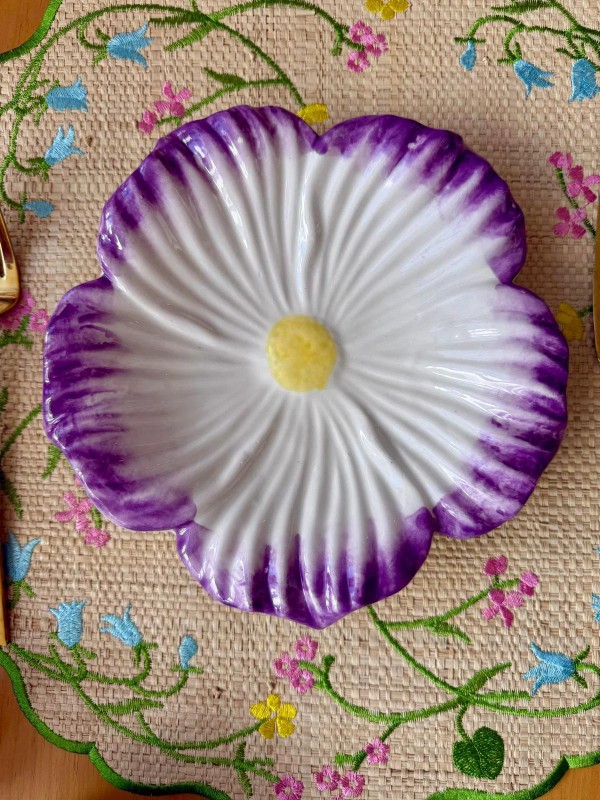 Prato Primavera Violeta em Cerâmica - P