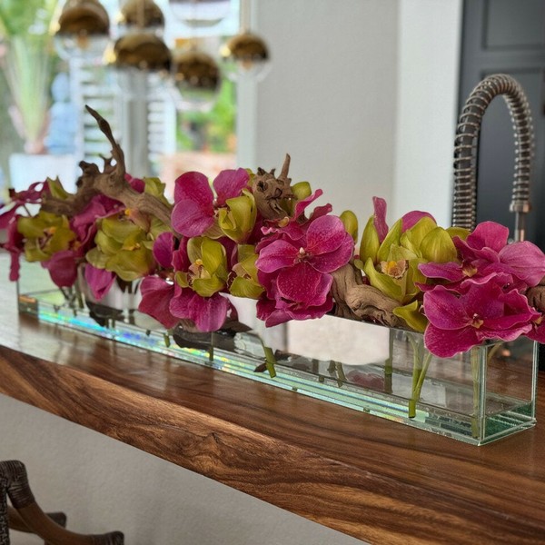 Vaso de Vidro Casa Moderna com Vandas Rosa e Cymbidiums Verdes