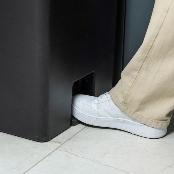 Lixeira com pedal com duplo compartimento Ou 30L Linha Trium