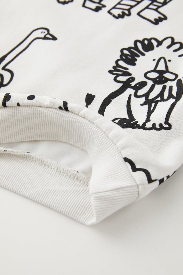 CONJUNTO DE MOLETOM E CALÇA COM ANIMAIS