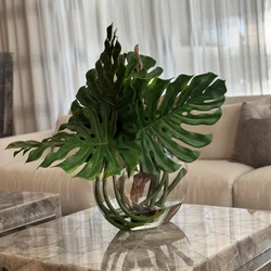 Vaso Moon com Folha de Monstera e Madeira de Deriva