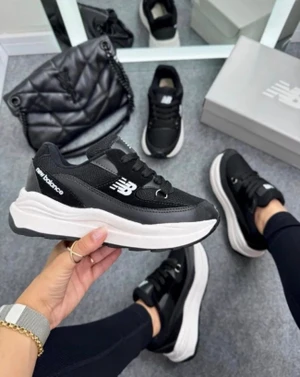 TENIS NEW BALANCE PRETO