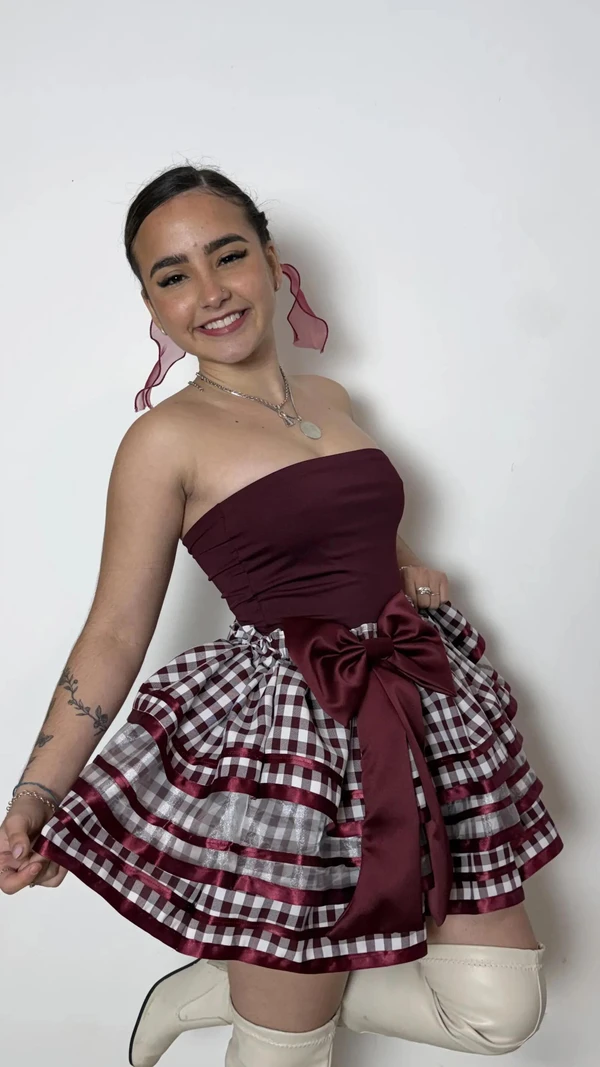Saia Junina - Elisa