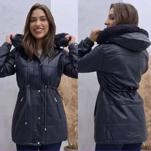 [Pague 1 Leve 2] Parka Feminina Premium Forrada com Ajuste na Cintura e Capuz Removível