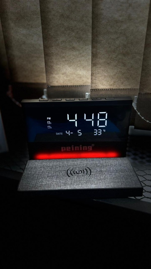 Carregador Indução + Relógio Despertador com mostrador