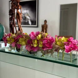Vaso de Vidro Casa Moderna com Vandas Rosa e Cymbidiums Verdes