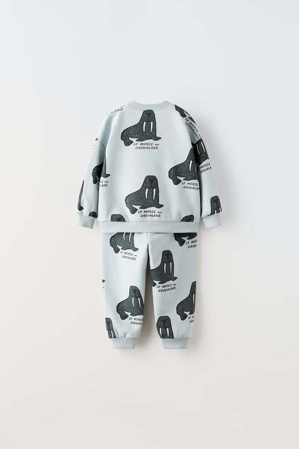 CONJUNTO DE MOLETOM E CALÇA COM MORSAS