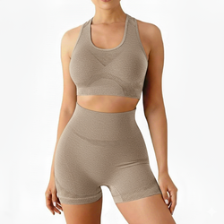 Conjunto fitness feminino modelador para academia, focado em valorização da silhueta, conforto e desempenho nos treinos.