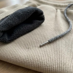 [Pague 2, Leve 3!] Calça Jogger Nordic Masculina em Algodão Texturizado, Poliéster e Forro Fleece de Alta Retenção Térmica com Ajuste Trançado e Ponteiras Metálicas