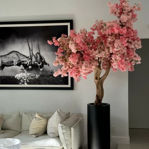 Vaso St. Tropez Preto Fosco com Cerejeira em Flor Rosa Feita Sob Medida