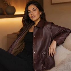 [LEVE 2 PAGUE 1] Jaqueta Feminina Jade em Couro Legítimo e Interior Forrado (Verdadeiro Charme do Inverno!)