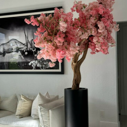 Vaso St. Tropez Preto Fosco com Cerejeira em Flor Rosa Feita Sob Medida