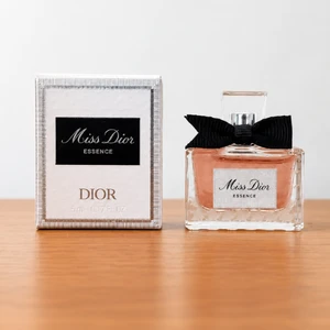 Miniatura Miss Dior Essence Dior Parfum - 5ml