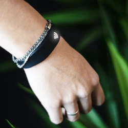 Pulseira Inteligente OKERX apresentação NFC e QR Code Tag Black