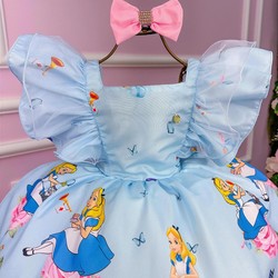 Vestido Temático Estampado - Alice no Pais das Maravilhas  