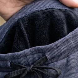 [Leve 3, Pague Só 2!] Calça Kodiak Masculina em Malha Canelada de Alta Densidade e Forro de Pelúcia Densa de Blindagem Térmica com Bolsos em Zíper