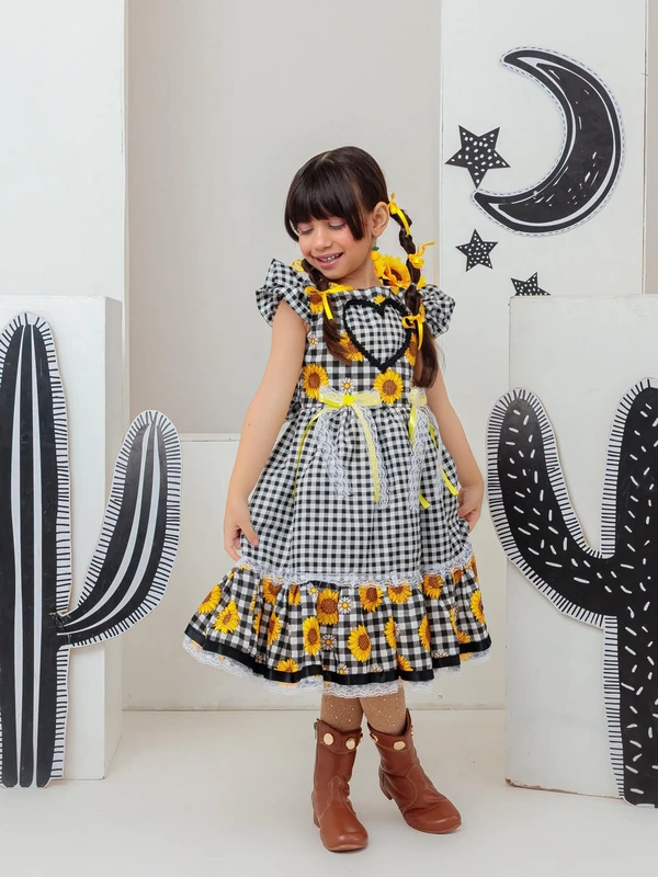 Vestido Junino – Xadrez Floral Com Coração Bordado - Preto
