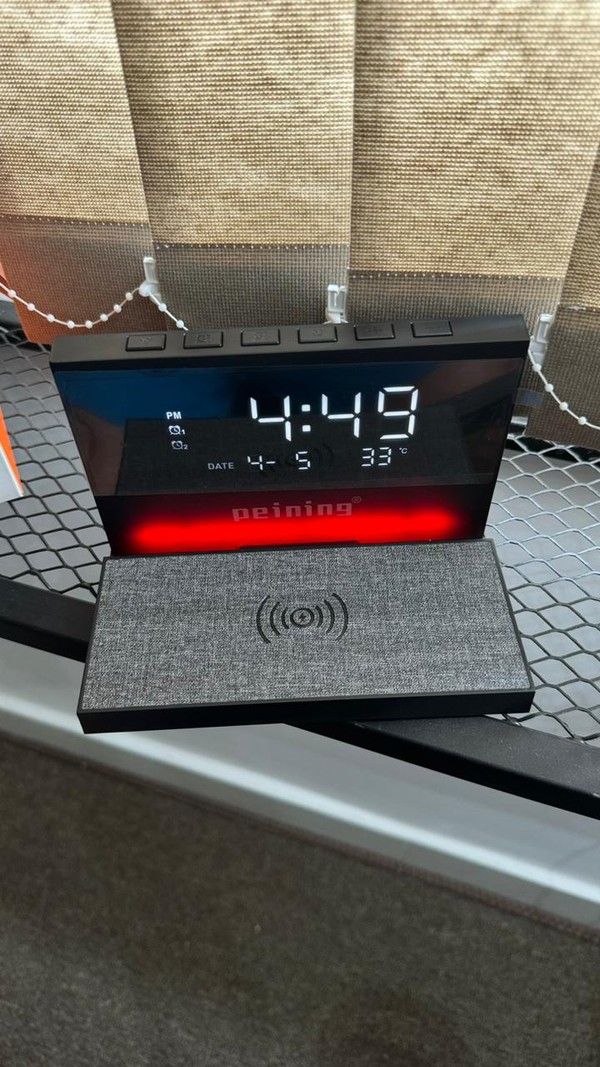 Carregador Indução + Relógio Despertador com mostrador