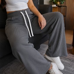 [LEVE 3 PAGUE 2] Calça Feminina Isabela em Tecido Chenille e Algodão Premium (Charme delicado que valoriza você!)