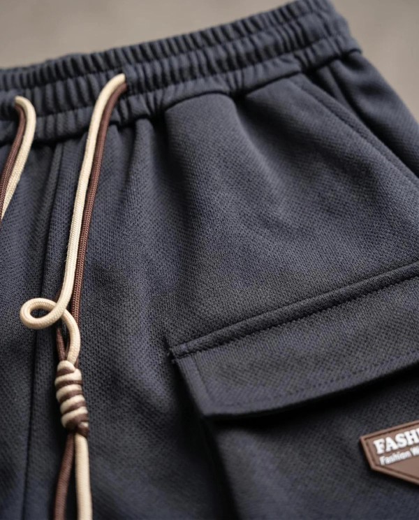 [Pague 3, Leve 5] Bermuda Draken Masculina em Malha Técnica Microperfurada, Ajuste de Tração e Bolsos Cargo Utilitários com Patch Tático Emborrachado