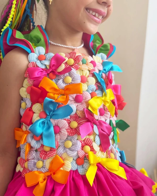 Vestido Junino Luxo - Colorido Com aplicações de Flores de Tecido