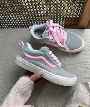 TENIS VANS KNU ROSA