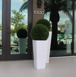 Topiaria com Vaso de Fibra de Vidro Beau Médio