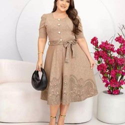 Vestido Midi Evangelico em Jaquar Estampa Barrada com Cinto e Botões fake Moda Femenina 