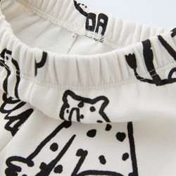 CONJUNTO DE MOLETOM E CALÇA COM ANIMAIS