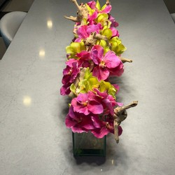 Vaso de Vidro Casa Moderna com Vandas Rosa e Cymbidiums Verdes