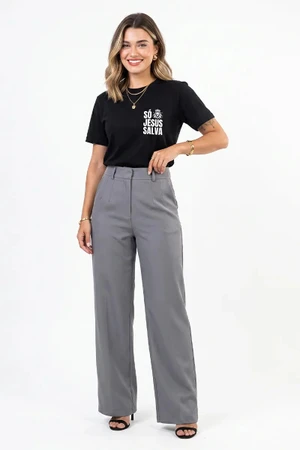 Camiseta Feminina Preta Estampa Só Jesus Salva