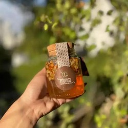 Mel De Flor De Laranjeira Com Açafrão E Nozes