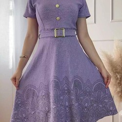 Vestido Midi Evangelico em Jaquar Estampa Barrada com Cinto e Botões fake Moda Femenina 