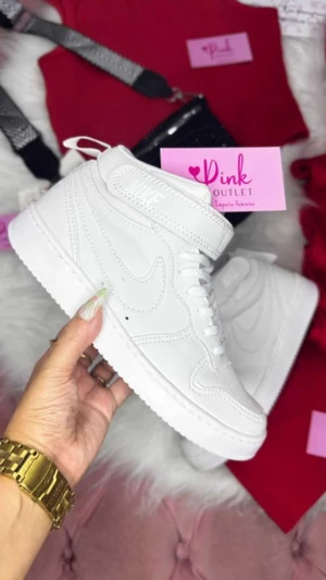 TENIS NIKE COURT BOROUGH MIDI (BRANCO