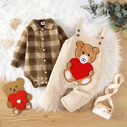 Conjunto Jardineiro Love Bear e Camisa Xadrez