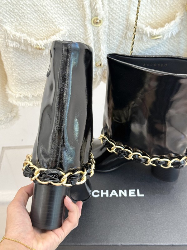 Bota de Cano Curto Chanel
