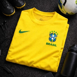 Camisa Brasil Torcedor Nike 2026 Amarela Masculina