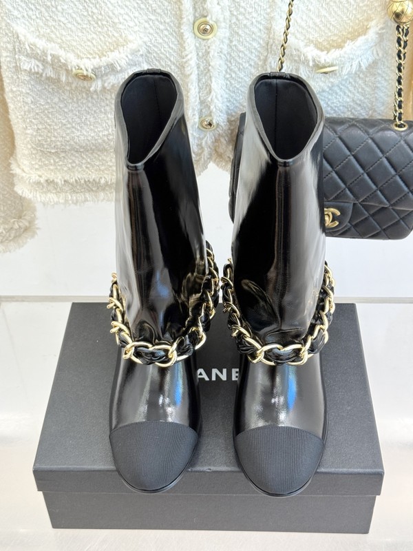 Bota de Cano Curto Chanel