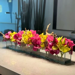Vaso de Vidro Casa Moderna com Vandas Rosa e Cymbidiums Verdes