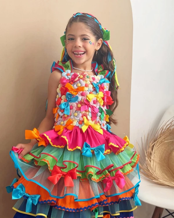 Vestido Junino Luxo - Colorido Com aplicações de Flores de Tecido