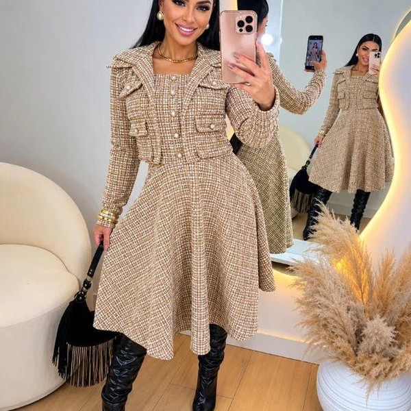 Conjunto Feminino Tweed Xadrez Midi Elegante com Botões Dourados – Moda Executiva Inverno Outono Luxo Casual Chic