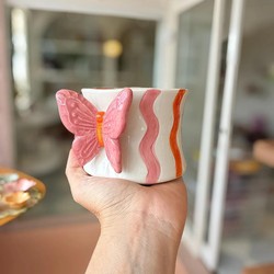 Caneca Borboleta Encanto Rosa em Cerâmica