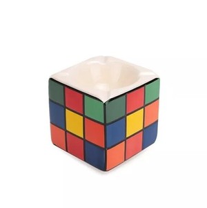 Cinzeiro de Cerâmica Quadrado - Cubo Mágico